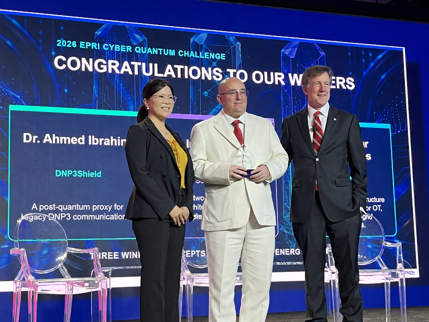 Dr. Ahmed Mohamed Ibrahim receiving the EPRI Cyber Quantum Challenge award on stage at Quantum World Congress 2026